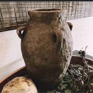 UMA Ceramic vase with rough finish